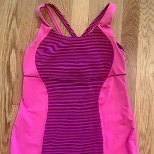 Lululemon tank with shelf bra sz 4